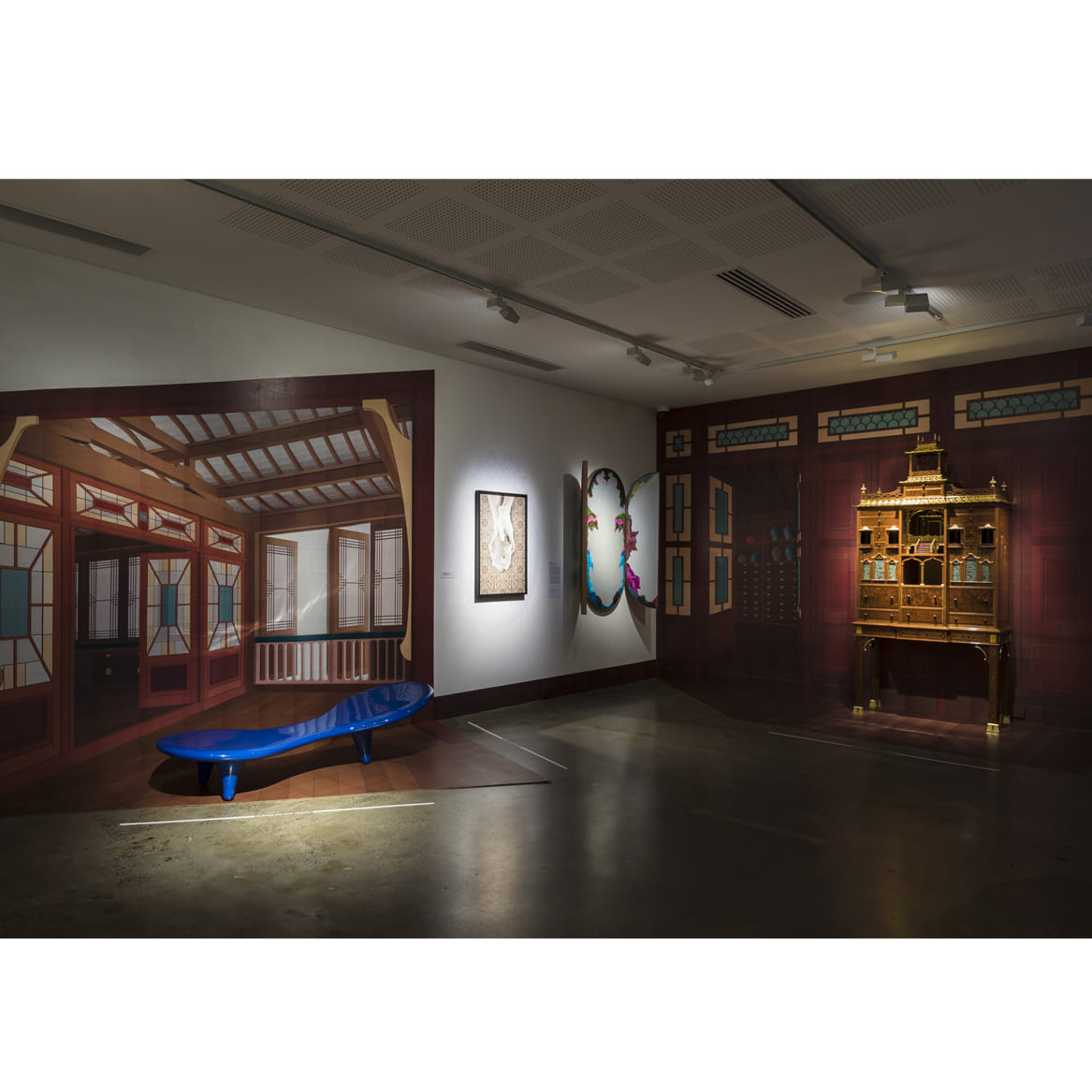 installation image that includes Chinoiserie Cabinet and display quadratura